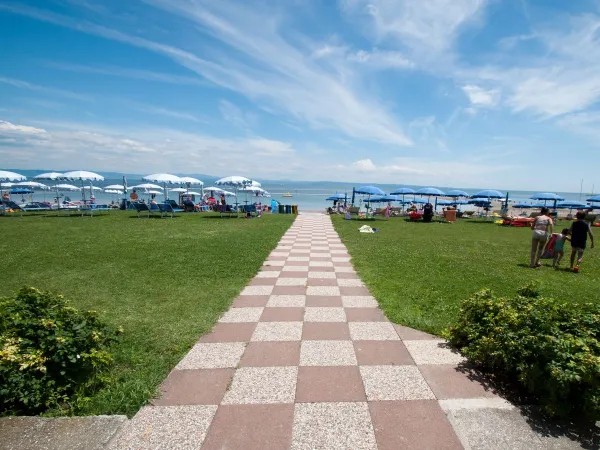 Le camping Roan Turistico permet de se rendre à pied à la plage.