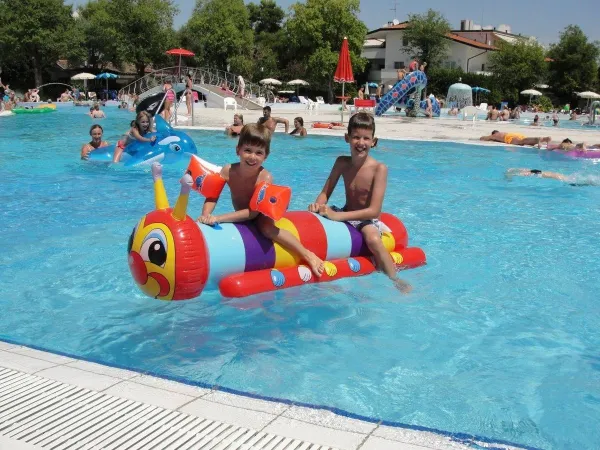 Les plaisirs de l'eau au camping Roan Turistico.