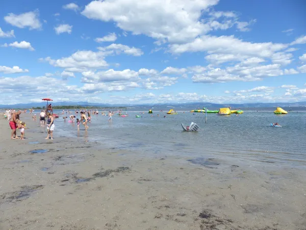 Vue d'ensemble de la plage du camping Roan Turistico.