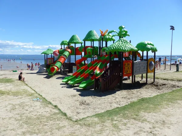 Terrain de jeux de plage au camping Roan Turistico.