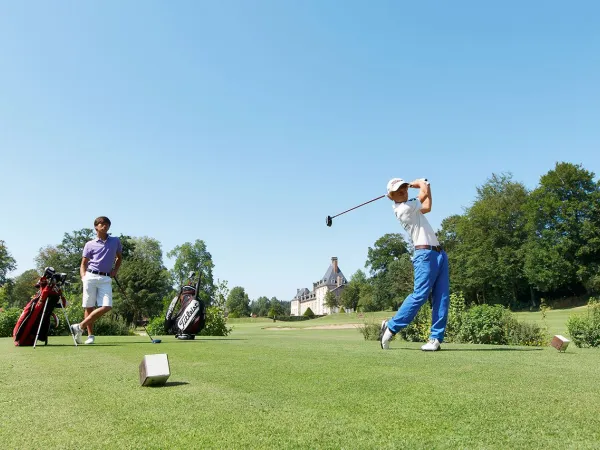 Golf au Roan camping des Ormes.