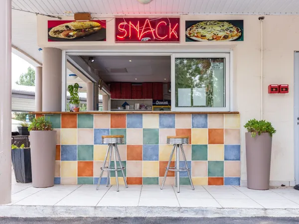 Le snack-bar du camping Roan Club Napoléon.