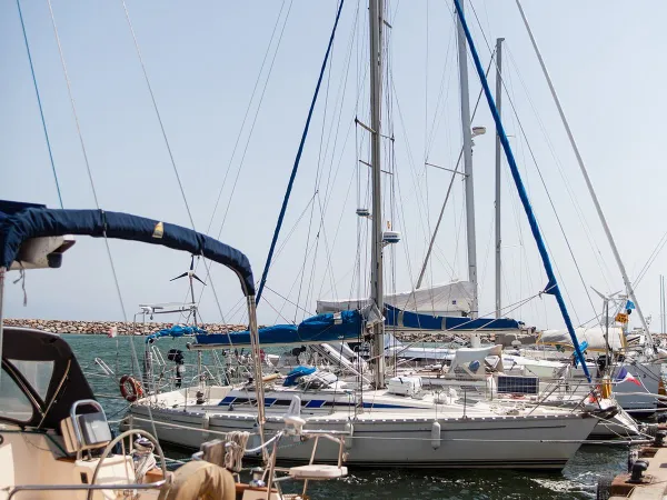 Petit port à Roan camping Méditerranée.