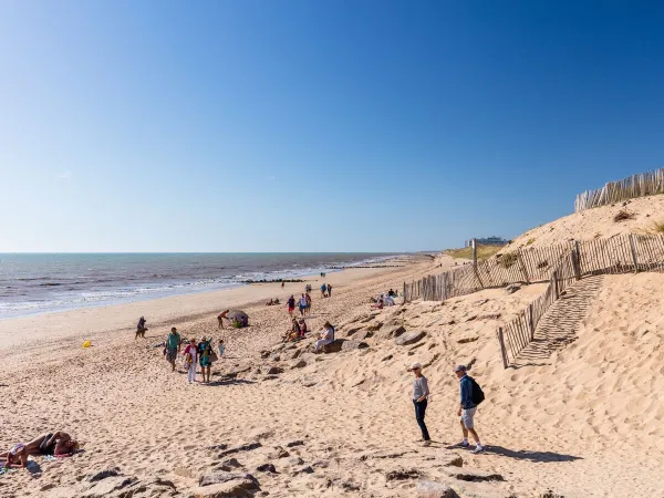 Plage près du camping Roan Le Domaine du Clarys.