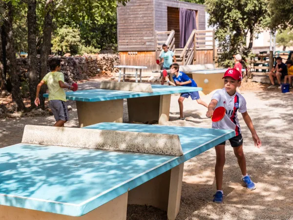 Tennis de table au Roan camping Du Verdon.