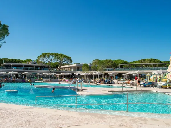 Piscine au camping Roan Mediterraneo.