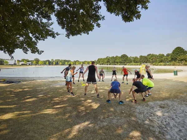 Bootcamp sur la plage au camping Roan Terspegelt.