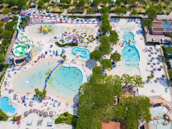 Vue d'ensemble du complexe aquatique du camping Roan Union Lido Mare.