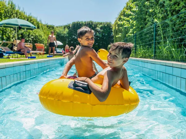 La rivière paresseuse du camping Roan Union Lido.