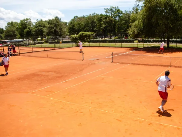 Terrains de tennis au camping Roan Bijela Uvala.