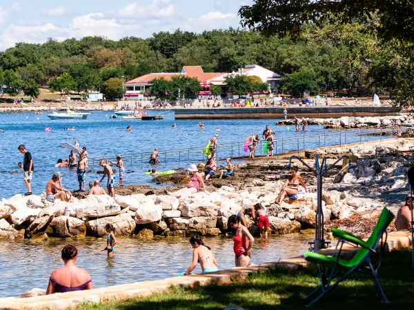 Plage de galets au Roan camping Park Umag.