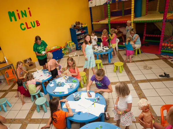 Animations pour enfants au camping Roan hu Norcenni Girasole village.