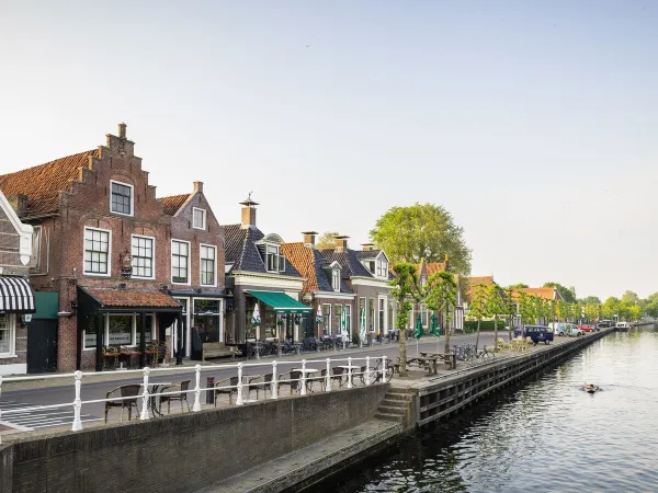 Canal confortable près du camping Roan Marvilla Parks Friese Meren.