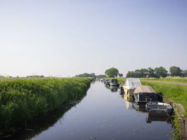 Connexion au lac Slotermeer depuis le camping Roan Marvilla Parks Friese Meren.