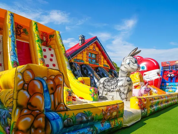 Châteaux gonflables au camping Roan Union Lido.