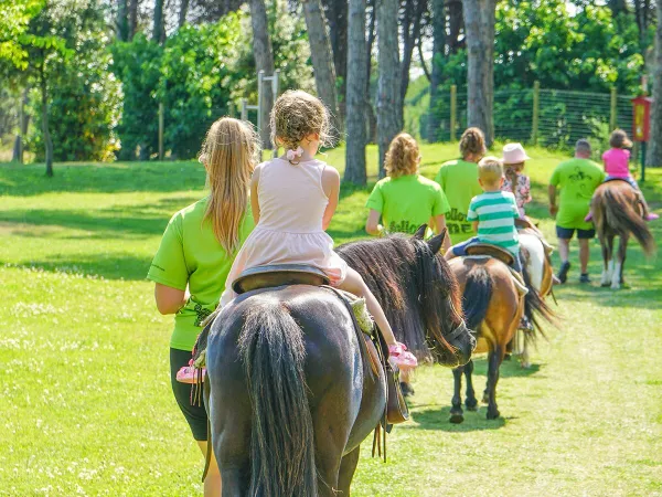 Randonnée à cheval au camping Roan Union Lido Mare.