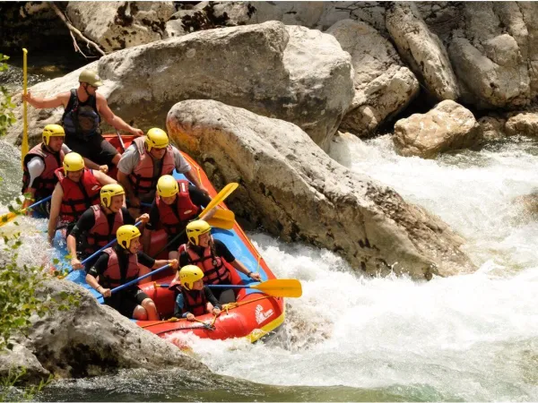 Rafting près du Roan Camping Les Collines.