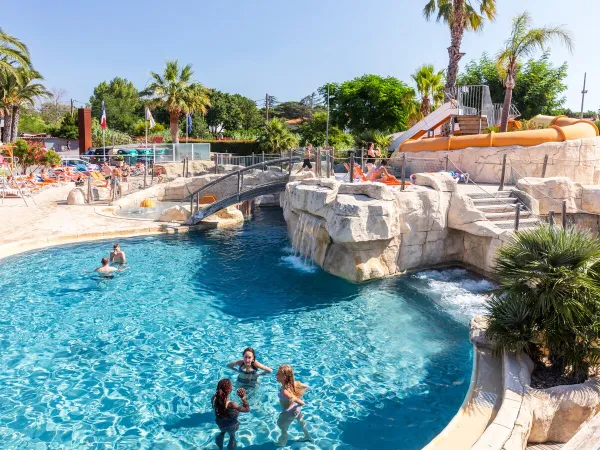 Piscine partielle au camping Roan La Sardane.