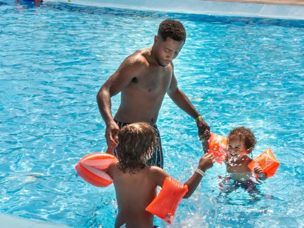 Les plaisirs de l'eau au camping Roan hu Birkelt village.