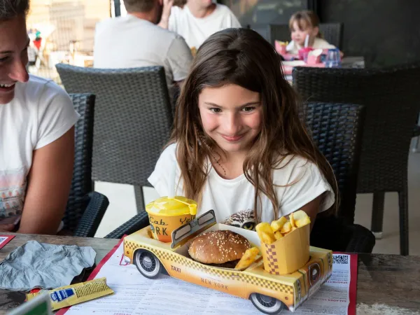 Un plat pour enfants est disponible au camping Roan hu Birkelt village.