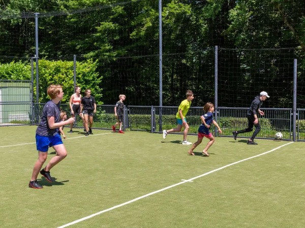 Le terrain de football du camping Roan hu Birkelt village.