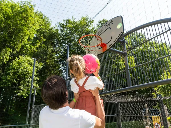 Espace multisport du camping Roan hu Birkelt village.