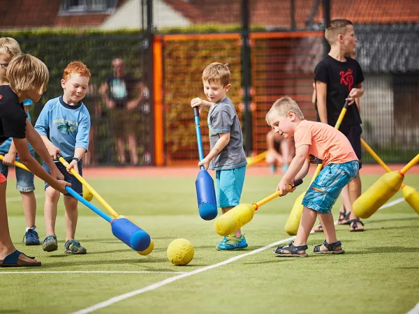 Club d'activités de plein air pour enfants au camping Roan Terspegelt.