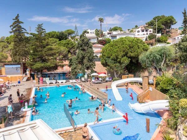 Aperçu de la piscine du camping Roan Cala Canyelles.