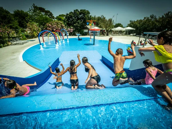 Les plaisirs de l'eau au camping Roan San Francesco.