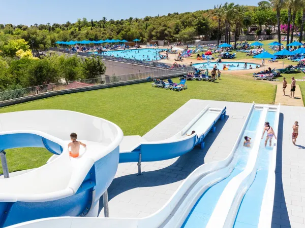 Toboggans aquatiques au camping Roan Vilanova Park.