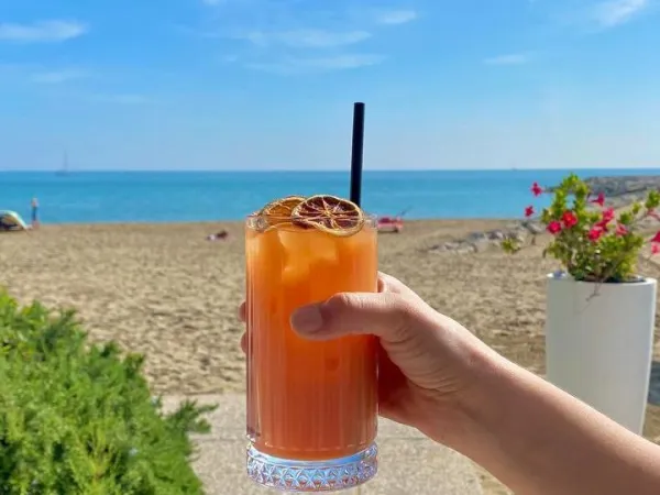 Cocktail sur la plage du camping Roan Union Lido Mare.