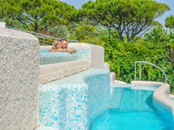 Bain à remous au camping Roan Union Lido Mare.