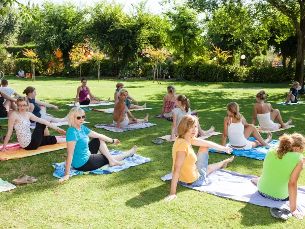 Activité d'aérobic au camping Roan Ca'Savio.