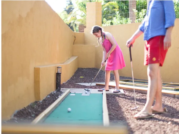 Mini golf au camping Roan Tucan.