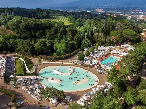 Aperçu piscine Roan camping hu Norcenni Girasole village.