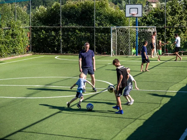Emplacement multisport au camping Roan hu Norcenni Girasole village.