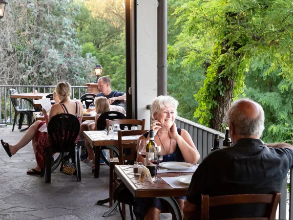 Restaurant à la carte du camping Roan Norcenni Girasole.