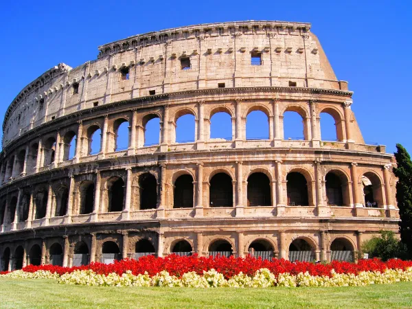 Le Colisée de Rome près du camping Roan hu I Pini Village.
