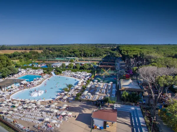 Overzicht van het waterpretgebied bij camping hu Fabulous village.