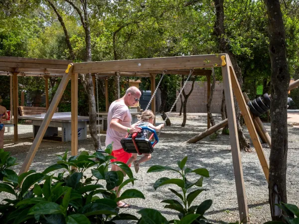 Swinging au camping Roan hu Montescudaio village.