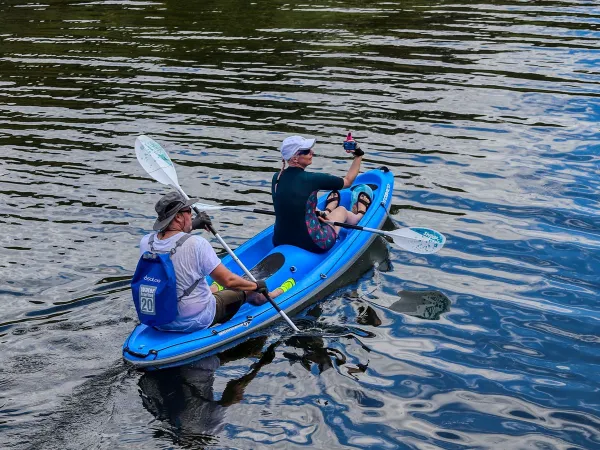 Canoë sur le lac.