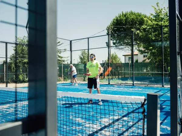 Padel au camping Roan Mediterraneo.