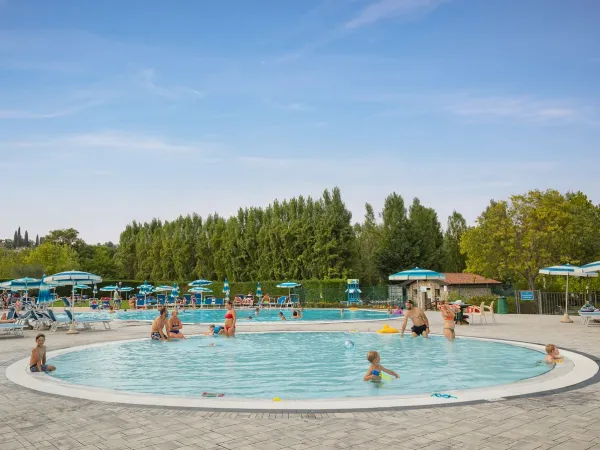 Piscine animée au camping Roan Piantelle.