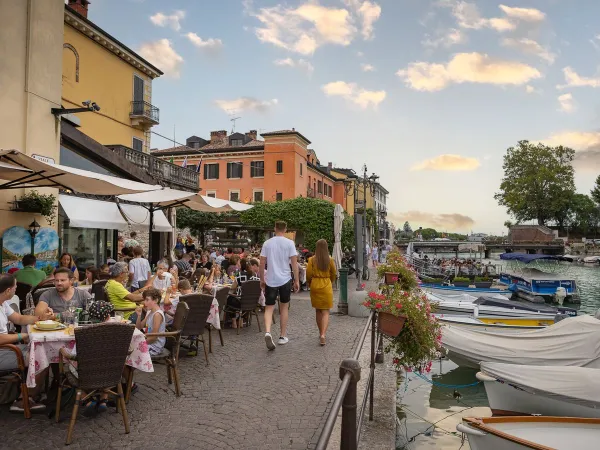 Terrasses confortables à Peschiera del Garda au Roan Camping Butterfly.