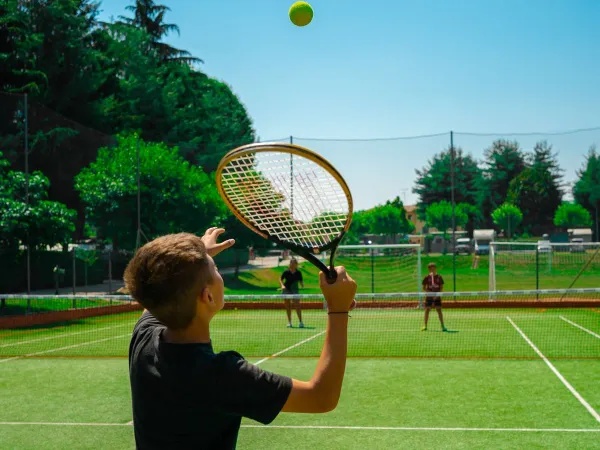 Tennis au camping Roan Lido Verbano.