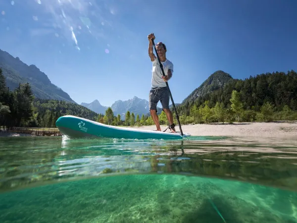 Suppboarding près du camping Roan Lido Verbano.