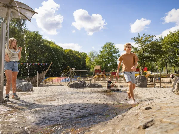 Terrain de jeux au camping Roan Het Genieten.