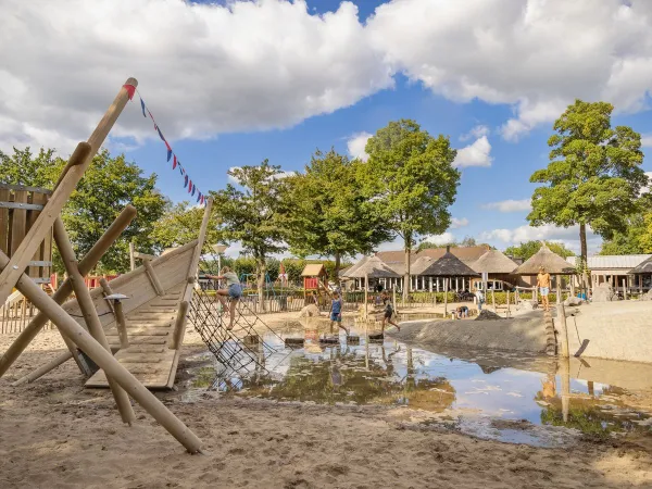 Terrain de jeux extérieur du camping Roan Het Genieten.