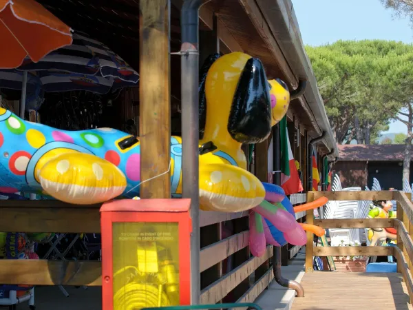 Equipement de la piscine pour enfants au camping d'Orbetello.