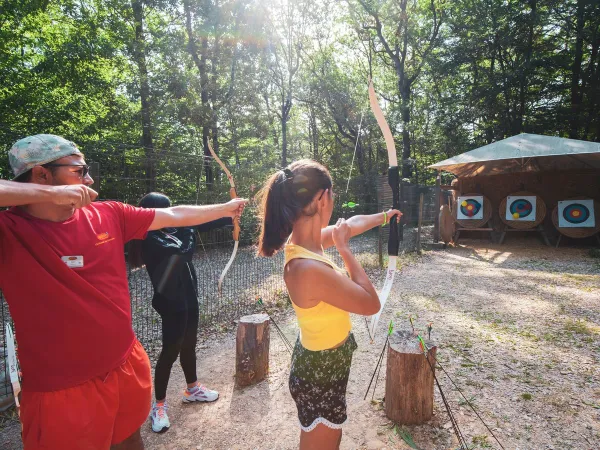 Tir à l'arc au camping Roan Château de Fonrives.